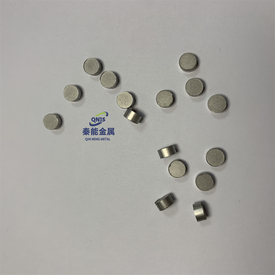 微米級(jí)顆粒燒結(jié)不銹鋼濾片 一體成型沖壓式濾片